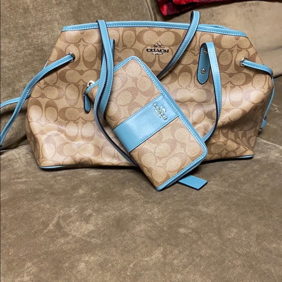 Coach tote and matching wallet - Picture 4 of 4